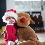 Santas little helper Children Christmas Photography. Tomtenisse med renen.