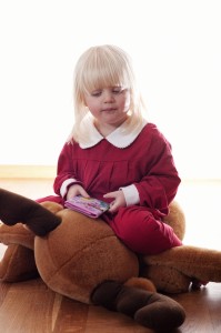 Girl Santa Children Christmas Photo shoot. Tomteflicka barnfotografering jul.