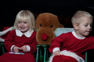 Children Christmas Photo shoot. Julfoto av barn.